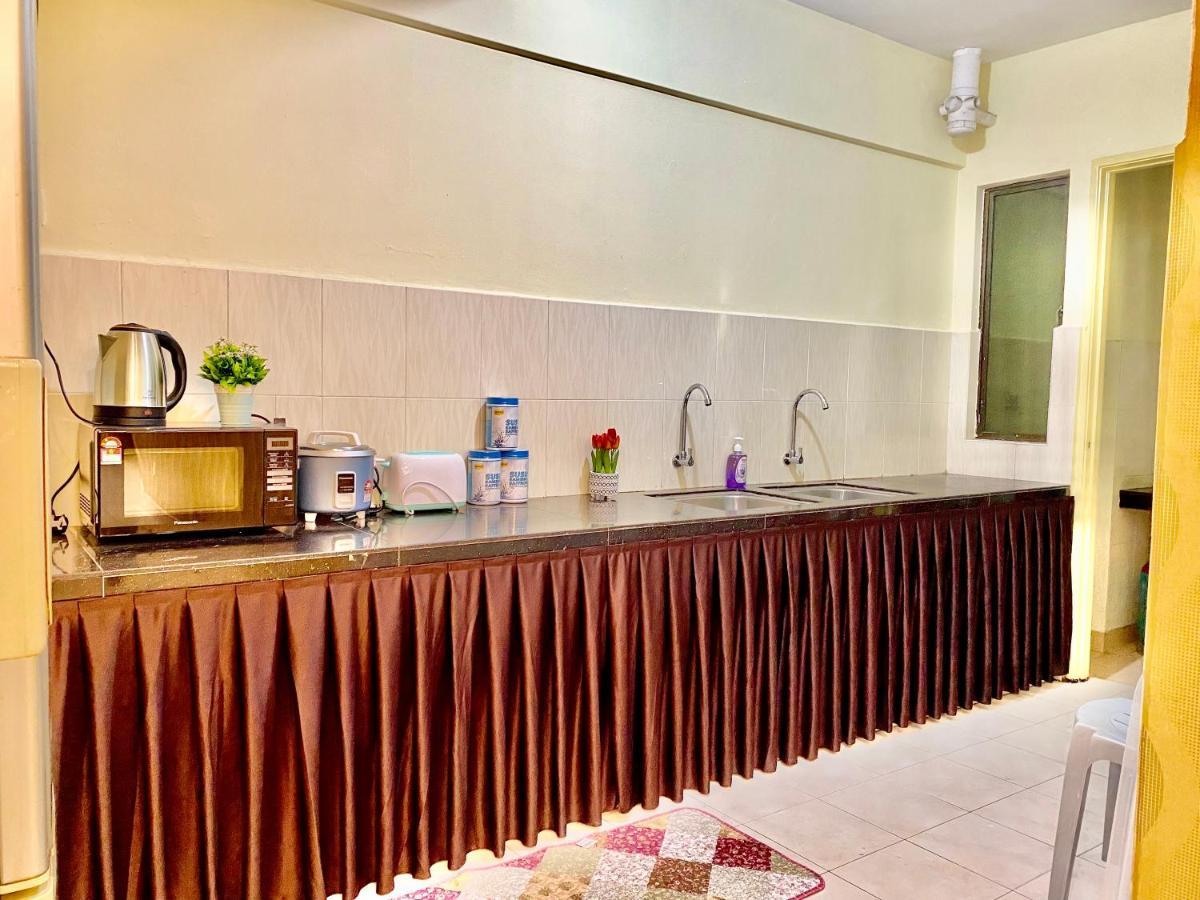 Putravilla Condominium Lovely & Spacious With Public Pool Kampong Kerdas エクステリア 写真