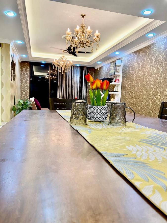 Putravilla Condominium Lovely & Spacious With Public Pool Kampong Kerdas エクステリア 写真