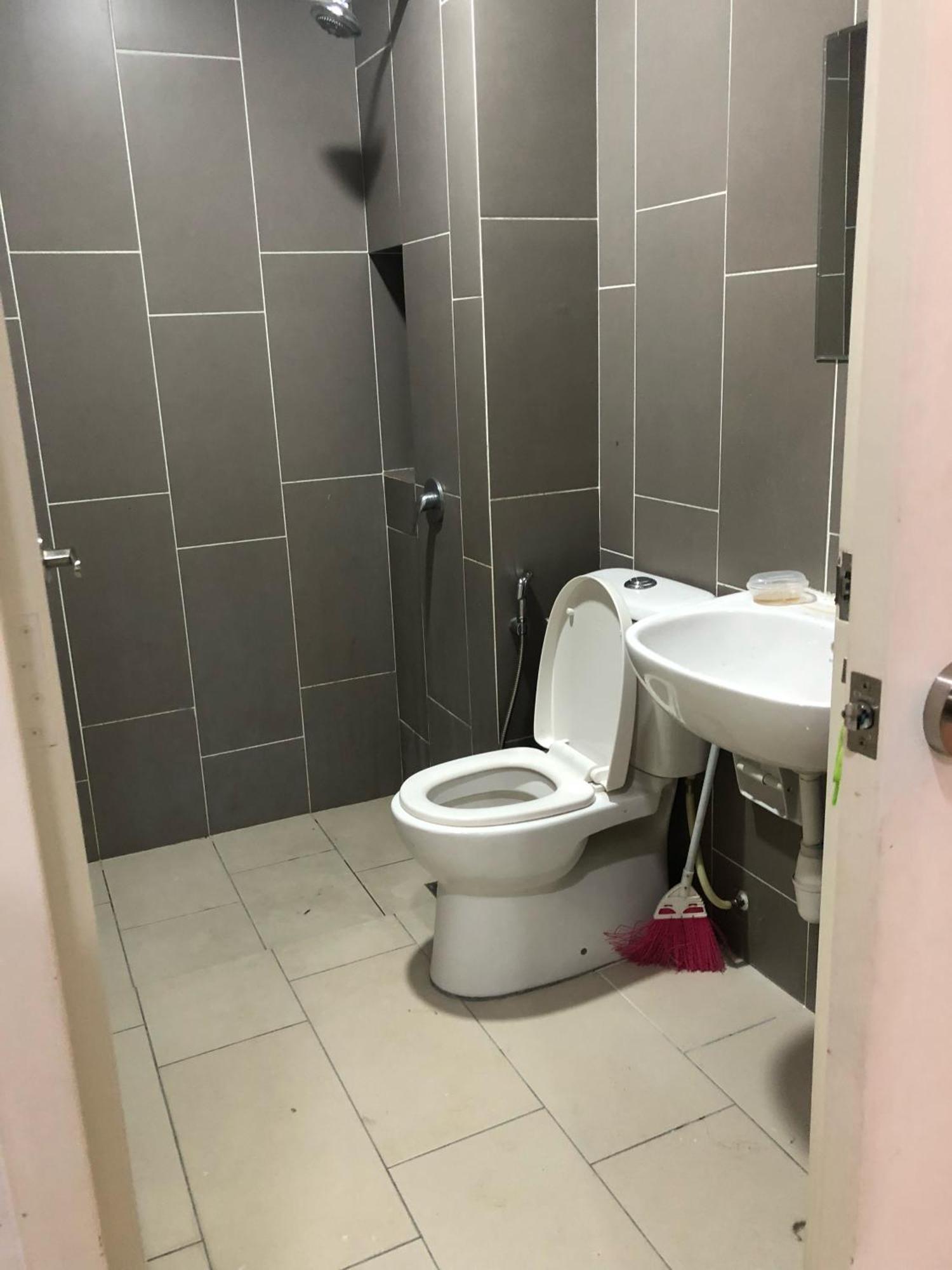 Putravilla Condominium Lovely & Spacious With Public Pool Kampong Kerdas エクステリア 写真